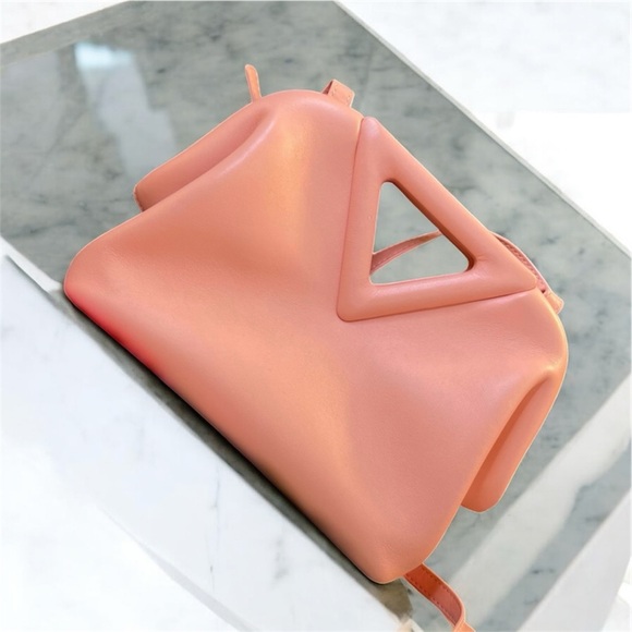 BV Bag Giveaway • Auth Bottega Veneta The Point Triangle in Peachy Pink Leather - Picture 4 of 9